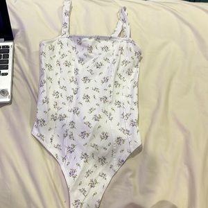 White with purple flowers body suit super good fitting good quality.